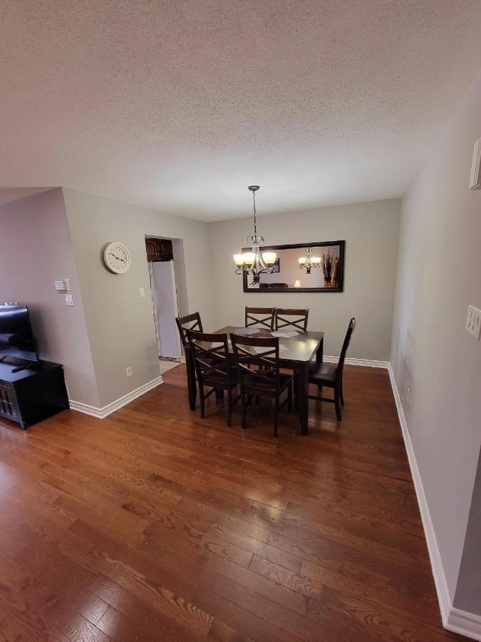 Cozy 3 Bedroom Town House 20 Min From Ottawa Down Town And Airport Bagian luar foto
