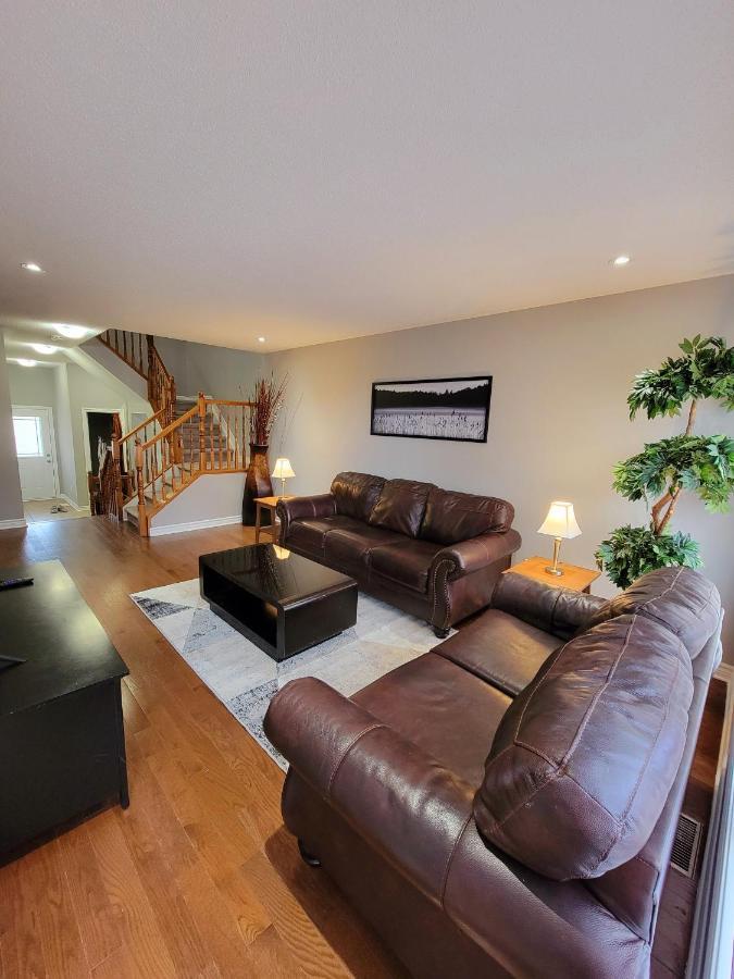 Cozy 3 Bedroom Town House 20 Min From Ottawa Down Town And Airport Bagian luar foto